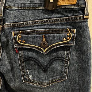 Levi’s western style embroidered back pockets, bootcut, size 12 jeans